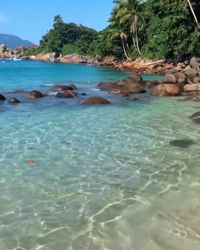 Praia do Aventureiro em Ilha Grande, RJ