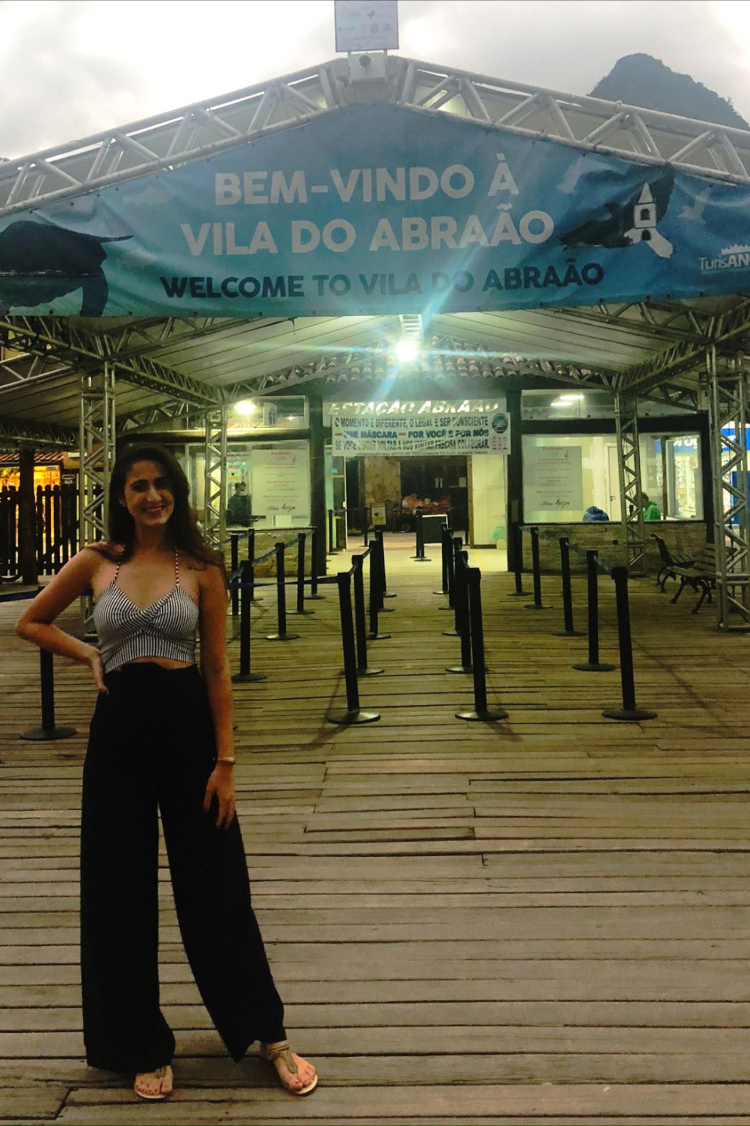 Bem Vindo a Vila do Abraão em Ilha Grande