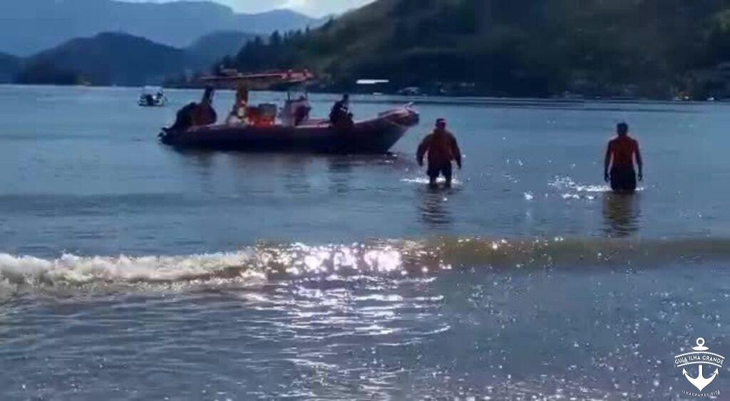 Uma pessoa morre e outra desaparece após embarcação naufragar no mar de Angra dos Reis | Sul do Rio e Costa Verde