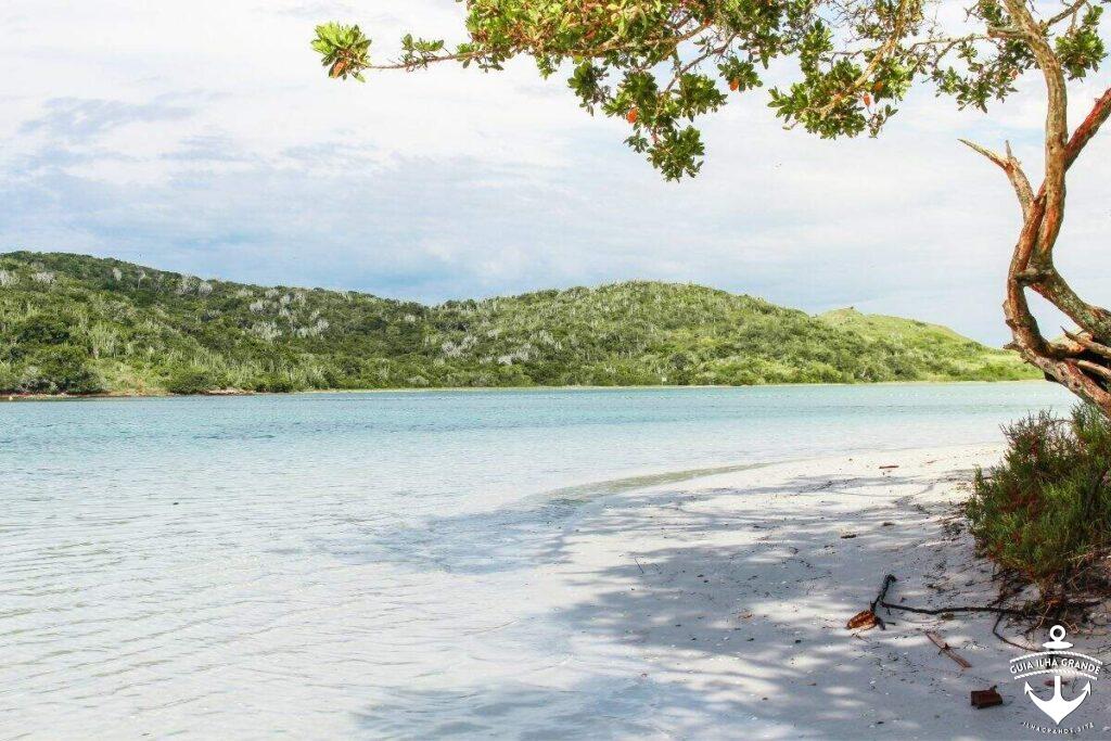 Ilha com praias de cinema no RJ? Conheça Ilha Grande